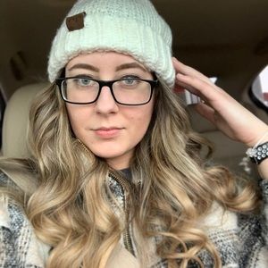 Meet your Posher, Elise